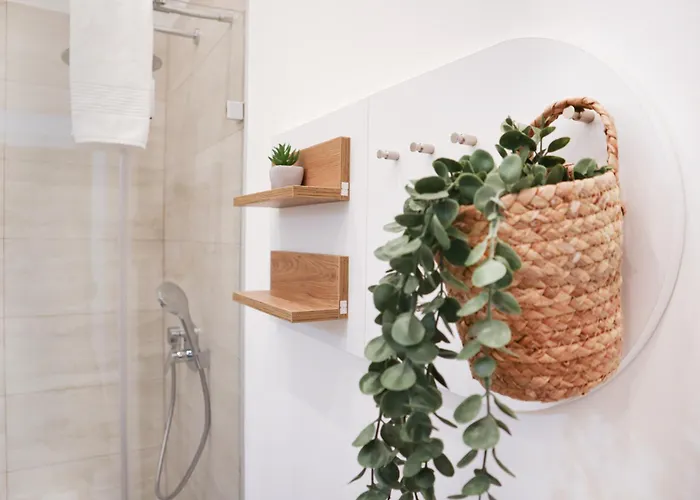 1 Bdr - Exclusive, Right Near Vienna's Old Viena
