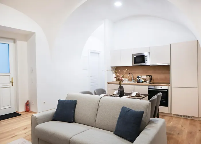 1 Bdr - Exclusive, Right Near Vienna's Old * Viena
